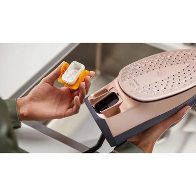 8. PHILIPS DST 8050/20 iron