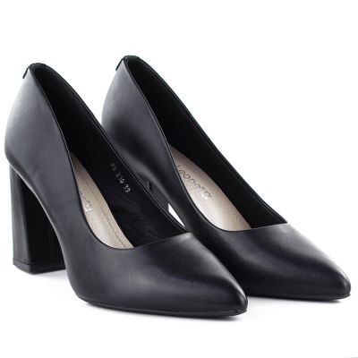 9. Black pumps with pointed toe, black Sergio Leone PB216