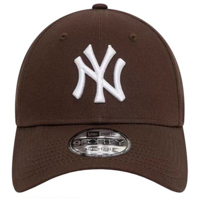 2. New Era League Essential 9FORTY New York Yankees Cap 60471458 Brown OSFM