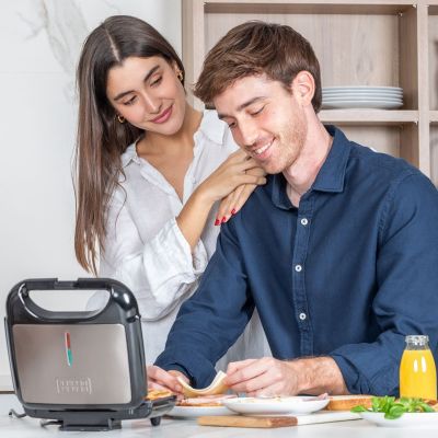 7. Black+Decker BXSA753E Sandwich Maker