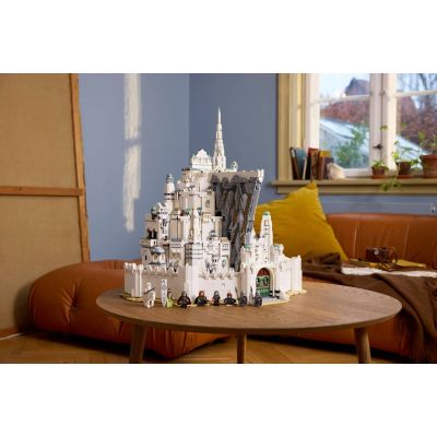 28. LEGO Icons 11377 - The Lord of the Rings: Minas Tirith