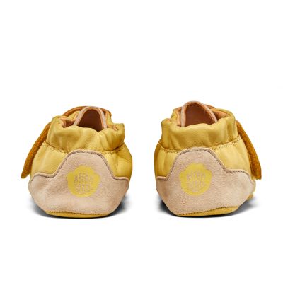 6. Affenzahn Crawly Giraffe Leather Crawling Shoes (01257-60097)