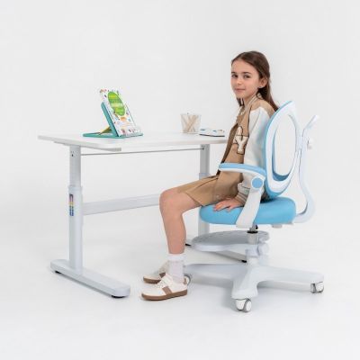 4. Junior 4.6 Blue Swivel Chair