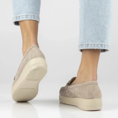 8. Beige leather wedge loafers Filippo DP7652