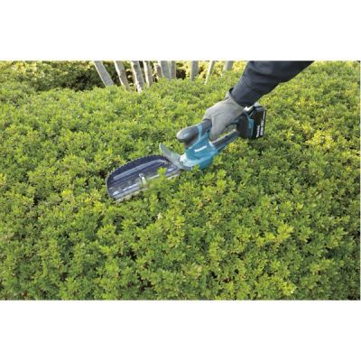 16. MAKITA DUM604ZX Cordless Grass Shears