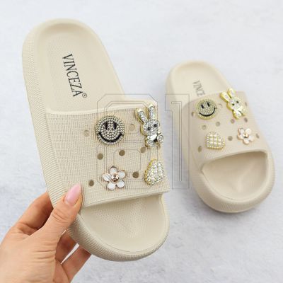 4. Vinceza W 76055 JAN404B flip-flops