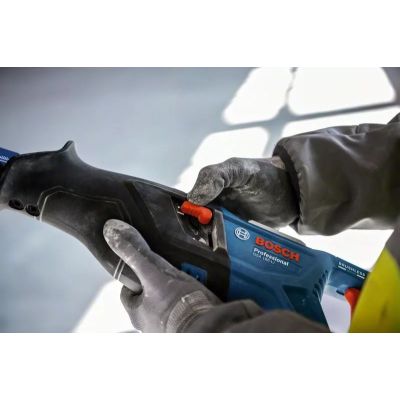 5. Bosch GSA 185-LI 2900 spm Black