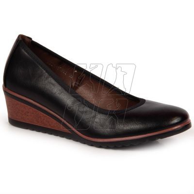 10. Black wedge pumps W Vinceza