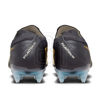 6. Nike Phantom GX II Elite SG M FJ2586-100 football boots