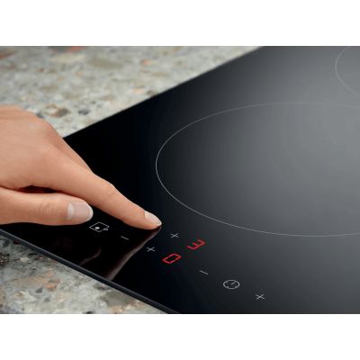 126. ELECTROLUX LIT30230C Induction Hob