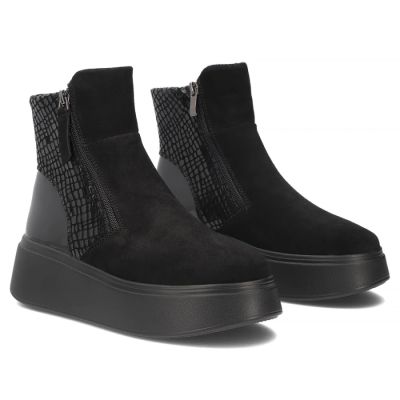 4. Women's leather ankle boots on a black platform Filippo DBT8077/26