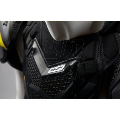 4. Bauer Ultrasonic Int M 1058491 hockey shoulder pads