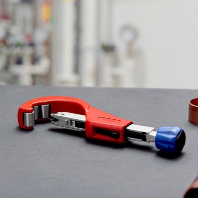 49. Knipex 90 31 03 BK hand pipe cutting tool Pipe cutter