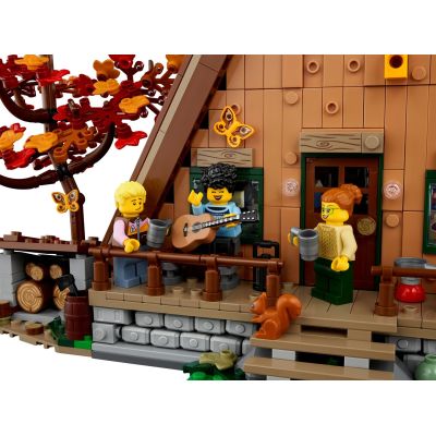 5. LEGO Ideas 21338 A-Frame Hut