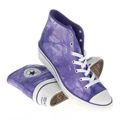 8. Converse Chuck Taylor Side W 542469F Sneakers