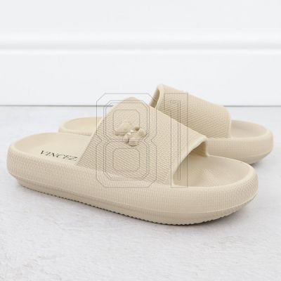 8. Vinceza W 75210 JAN403B flip-flops
