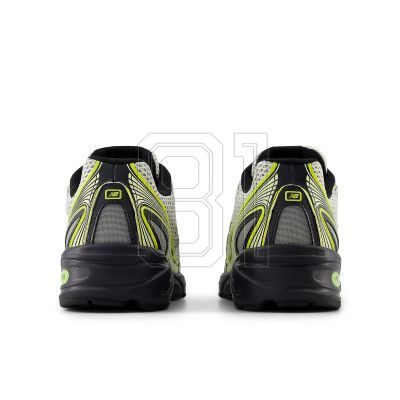 6. New Balance U740FR2 sports shoes