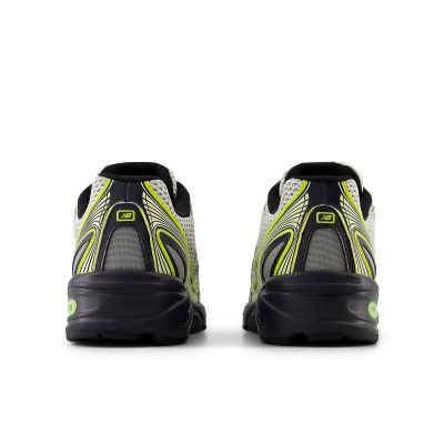 6. New Balance U740FR2 sports shoes