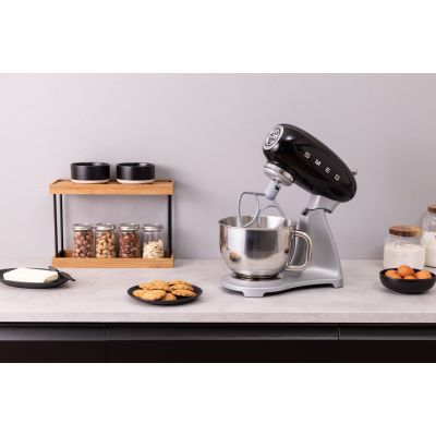 9. SMEG SMF04BLEU Kitchen Machine