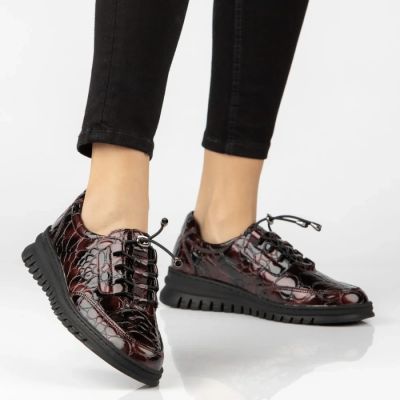 8. Women's leather half-notes on a wedge, lacquered crocodile burgundy Filippo DP8102