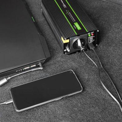 3. Qoltec Monolith Power Adapter/Inverter Automatic 1200 W Black