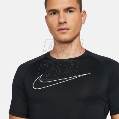 8. Nike Pro Dri-FIT Top M DD1992-010