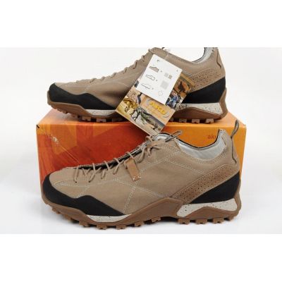 10. Aku Selvatica men's trekking shoes