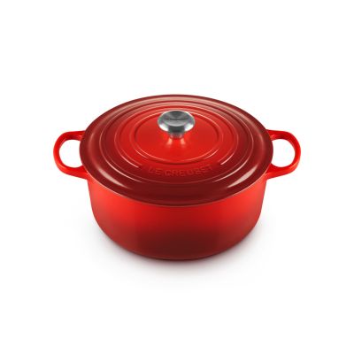 2. Le Creuset Signature Roaster Round 28cm Cherry