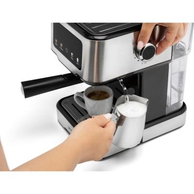 4. Gorenje ESCM15CD 15 bar espresso machine