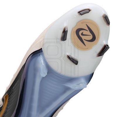 5. Nike Phantom Luna II Elite M FJ2572-100 football boots