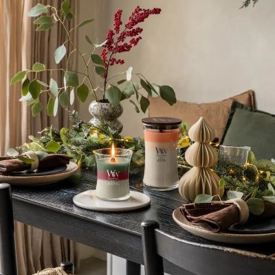 2. Medium HOLIDAY GARLAND WOODWICK Candle