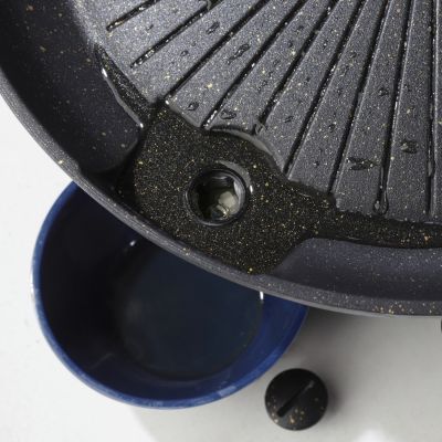 10. Grill grate and grill pan for a gas camping stove and grill