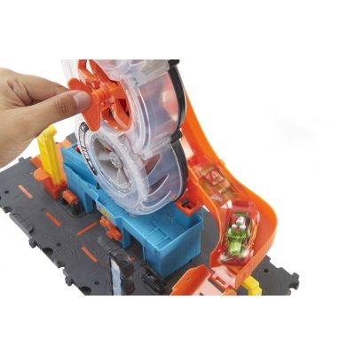4. Hot Wheels Racing Tire Workshop Set HDP02 MATTEL