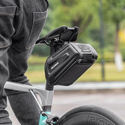 8. Rockbros B69 bicycle saddle bag 1.8l with easy release system - black