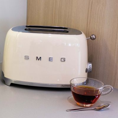 6. SMEG TSF01CREU Toaster