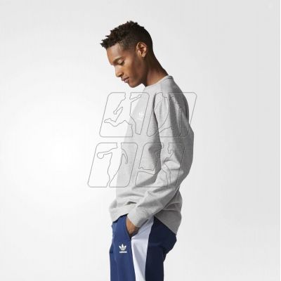 2. adidas originals Doom M Crew sweatshirt Bk2767