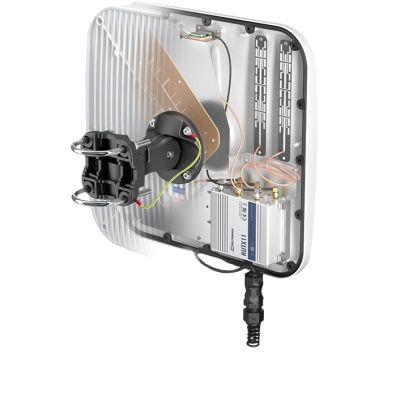 2. QuWireless QuMax XR All-In antenna, directional antenna, PoE/LAN 7 dBi