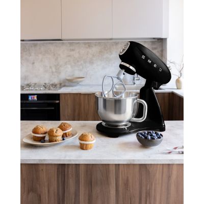 12. SMEG SMF05BLEU food processor