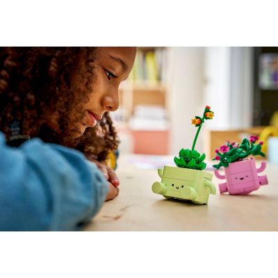 10. LEGO 11506 Botanicals - Swinging Plants