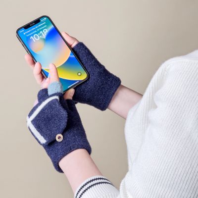 8. Women's/children's winter phone gloves - black