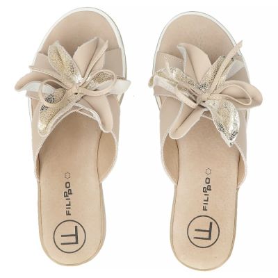 5. Women's leather wedge sandals with a flower, beige Filippo DK7636
