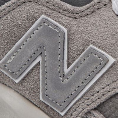 11. New Balance men's shoes CM997HCA classic 40