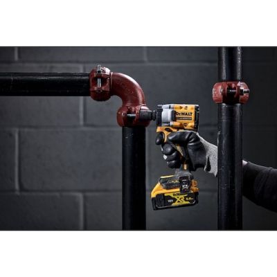 9. DeWALT DCF922P2T-QW Powered Wrench 2500 RPM 610 N m