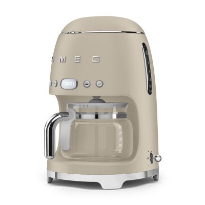 4. Smeg DCF02MLMEU Kaffemaschine, beige, Ines de la Fressange