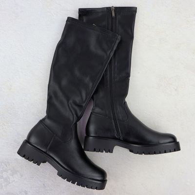 2. Women’s black platform boots Potocki 25-12729