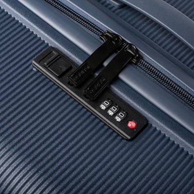 6. Iguana Sydney 90 Suitcase 92800405134