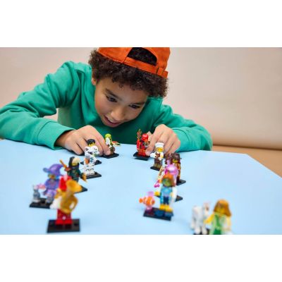 8. LEGO Minifigures 71052 - Series 29 V110