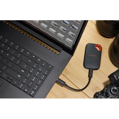 5. SanDisk Extreme Portable SSD (V3) 4TB USB Type-C USB 3.2 Gen 2x2 Red, Blue