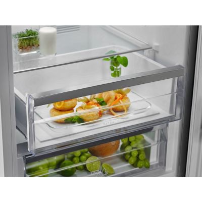 3. ELECTROLUX LNC7ME32X3 fridge-freezer