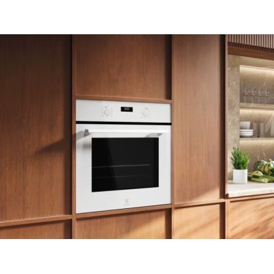 2. ELECTROLUX EOF5F50BV Oven